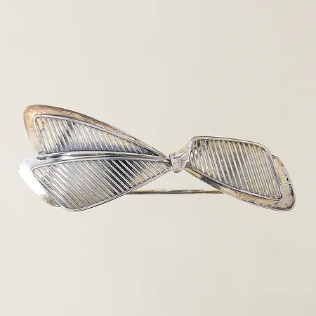 Brosch med rosettdekor 60x3,8mm silver 830/1000 Vikt: 7,6 g