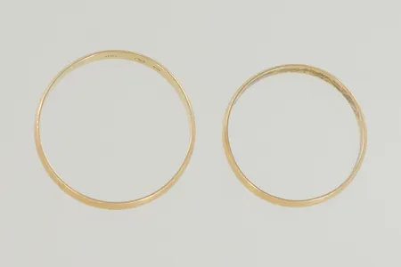Ringar stl:18/20, graverad 18K Vikt: 3,8 g