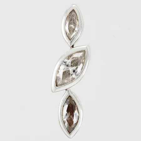 Hänge med vita stenar GHA längd: ca 3,5cm bredd: ca 6-10mm silver 925/1000 Vikt: 6 g