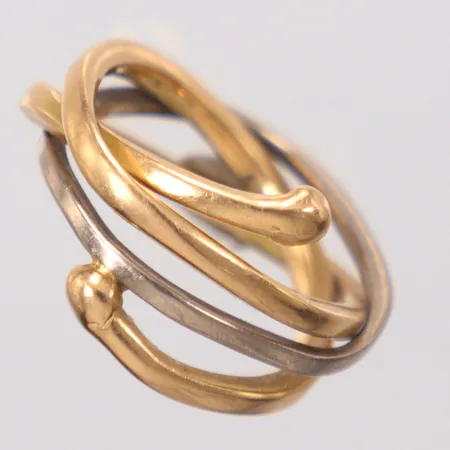 Ring tvåfärgad stl. 18¾, Ädelsmedjan Veronica Gullbrandson, 18K Vikt: 11 g