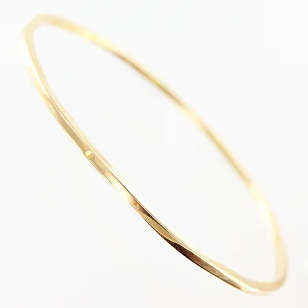 Armring storlek Ø67mm, bredd 2mm, ej öppningsbar, bucklor, 14K  Vikt: 4,7 g