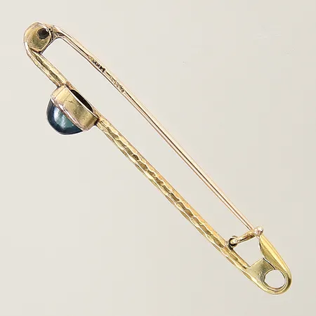 Säkerhetsnål med syntetisk safir 45x9,8mm 14K Vikt: 2 g