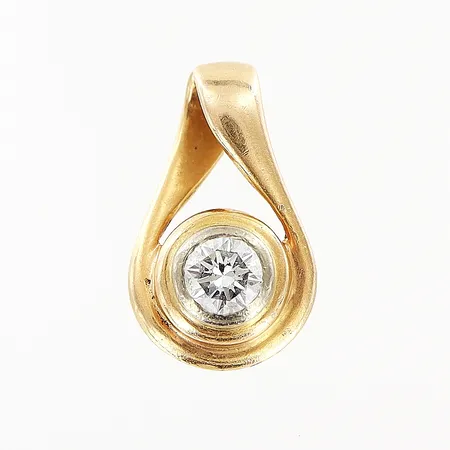 Hänge med diamant ca 0,15ct, längd 14mm, bredd 8mm, ojämn infattning, 14K  Vikt: 1,6 g