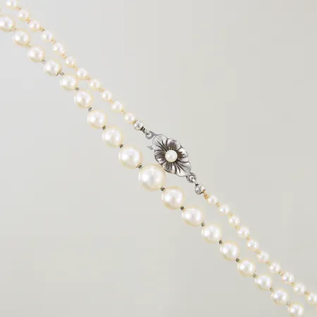 Pärlcollier doserat 102st odlade saltvattenpärlor Ø3,3-7,4mm, längd 55cm, behöver träs om, silverlås 835/1000