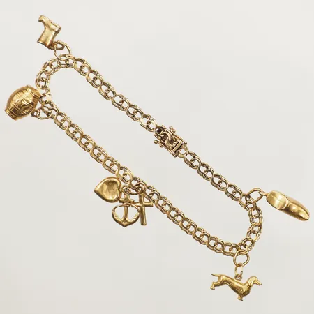 Armband Bismarck med fem berlocker längd 20cm bredd 4,6mm, bucklig, en berlock 14K, 18K Vikt: 11,5 g