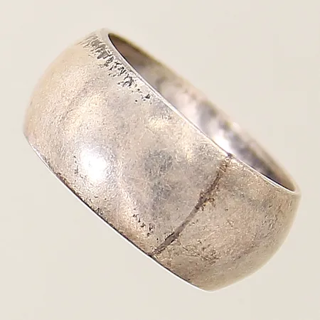 Ring slät stl:15½ bredd 8,5mm silver 830/1000  Vikt: 3 g