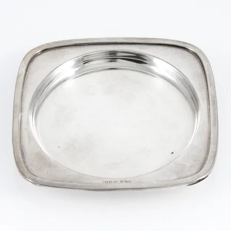 Pryttelfat i silver. mått 85 x 85 mm. Från Ceson i Göteborg. Vikt 31,6g 830/1000.