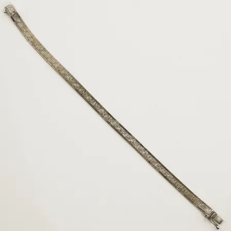 Armband 19cm bredd 5,2mm något ojämn 835/1000 silver  Vikt: 11,8 g