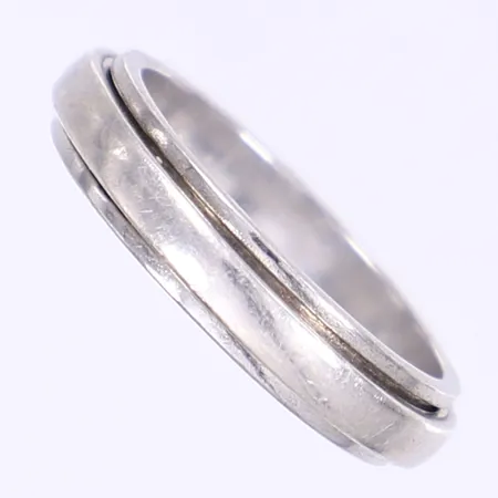 Ring med rörlig del stl 18 bredd 4,5mm silver 925/1000 Vikt: 4 g