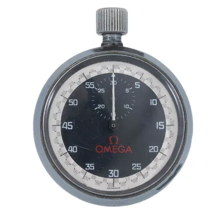 Stoppur Omega i stål. Ø 54 mm. Välanvänt. Personlig gravyr på baksidan.