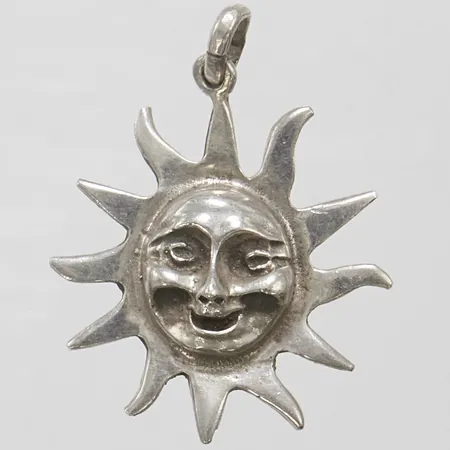 Hänge sol längd ca 34mm, bredd 25mm, 925/1000 silver Vikt: 4,2 g