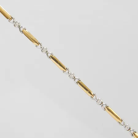 Armband med diamanter 9 x ca.0,02ct, längd: 18,2cm, GHA, 18K Vikt: 10,6 g