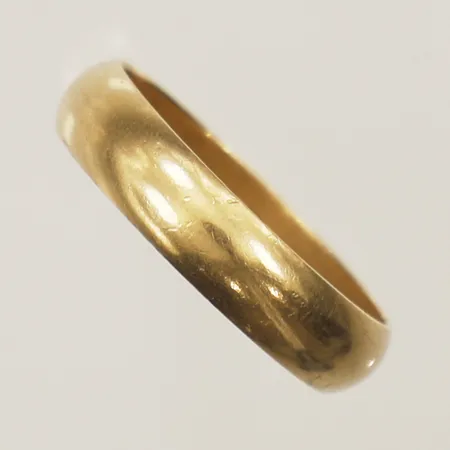 Ring stl:19¼ bredd 4,8mm personlig gravyr 18K Vikt: 4,8 g