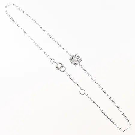 Armband diamanter 1 x ca 0,01ct 17 x ca 0,005ct längd 17-18,5cm bredd 1-5mm vitguld 18K  Vikt: 0,7 g