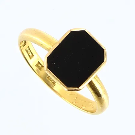 Klackring med svart sten stl:20½, bredd 3-12mm, 18K Vikt: 4,5 g