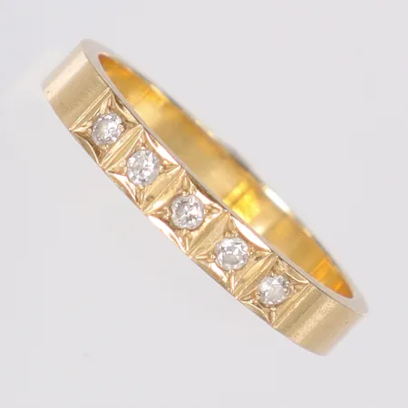 Ring med 5 diamanter 0,02ct/st, stl 17 bredd 3mm, 18K 2,6g