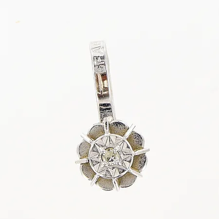 Berlock med diamant ca 0,01ct vitguld, längd 6mm, bredd 5mm, 18K  Vikt: 0,4 g