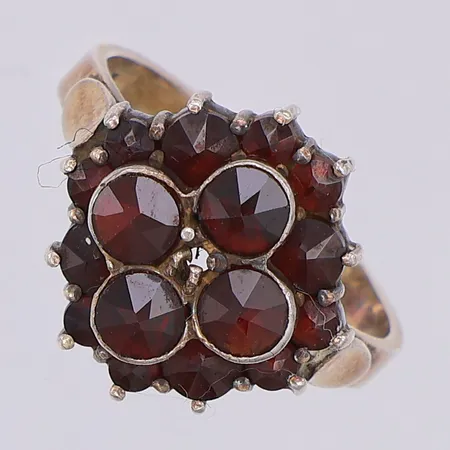 Ring granater stl:16, 800/1000 silver Vikt: 3,2 g