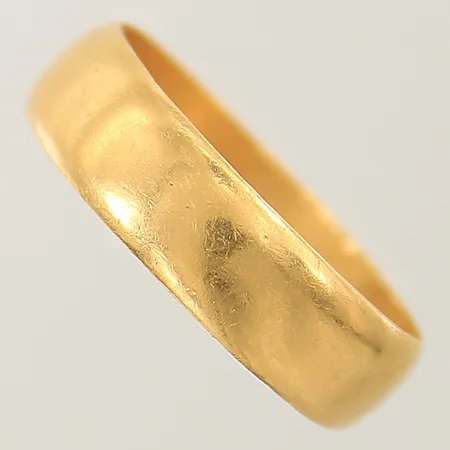 Ring slät stl:22½ bredd 6,7mm gravyr 23K Vikt: 7,9 g