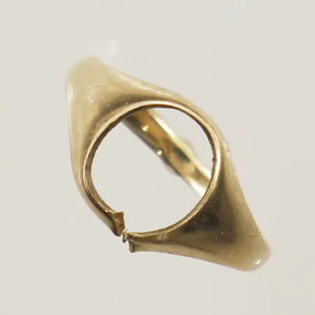 Ring stl 18¾ bredd 11,2mm, sten saknas, defekt 9K Vikt: 1,9 g