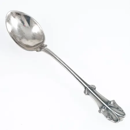 16 mockaskedar i silver. Längd 96 mm. Vikt 130,1g. Åtta stämplade STERLING.