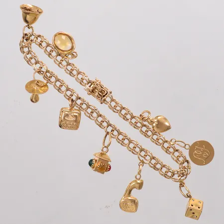 Armband Bismarck med 9 berlocker längd 18,5cm bredd 5,60mm 18k Vikt: 14,8 g