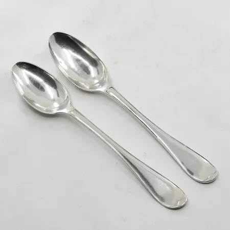 2 mindre skedar, längd 14½cm, tillverkade O2/1796, silver. Vikt: 44,9 g