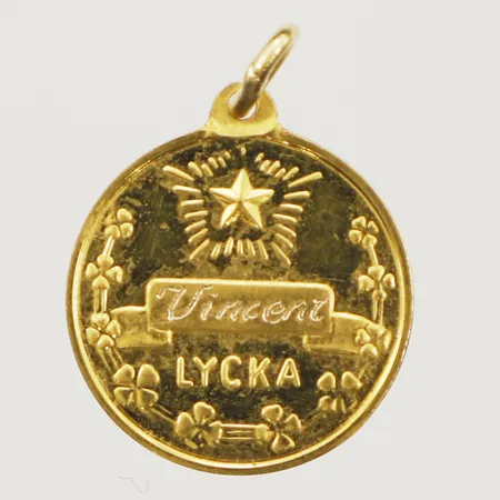 Hänge Ø15mm gravyr 18K Vikt: 2 g