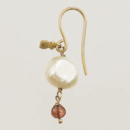 Udda örhänge med odlad pärla samt rosa sten längd 34,4mm bredd 6,7mm 18K Vikt: 1,5 g