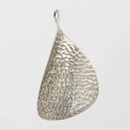 Hänge med hamrad yta 47,7x28,5mm, GHA, silver 925/1000 Vikt: 6,4 g