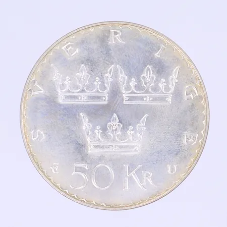 Jubileumsmynt Nya grundlagen - All offentlig makt i Sverige utgår från folket Ø36mm 50kr 1975 silver 925/1000 Vikt: 27 g