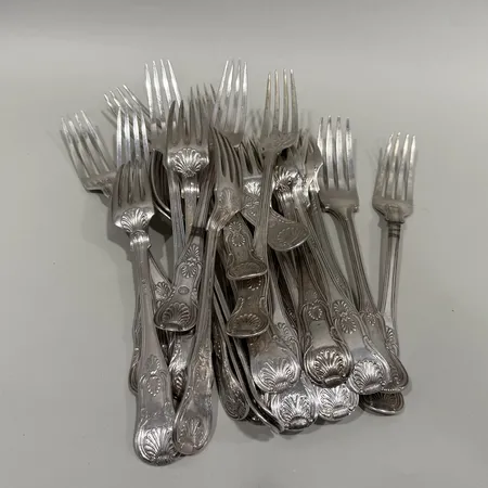 29 matgafflar Engelsk snäck 20cm, monogramgravyr, silver 830/1000 Vikt: 2070,7 g