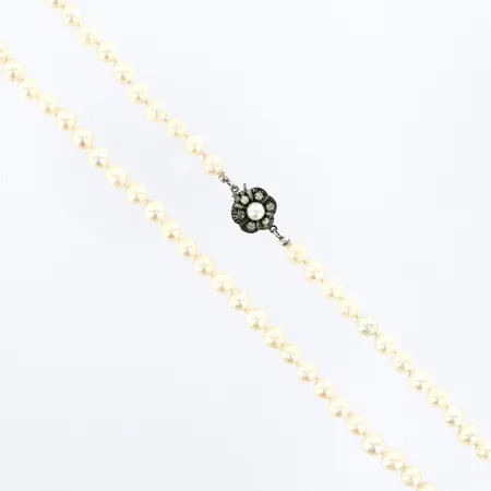 Pärlcollier, längd ca 68cm, bredd 6mm, silverlås 835/1000 Bruttovikt: 34,7g Vikt: 13,9 g