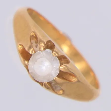 Ring sliten vit sten stl:16¾, år 1964, 18K Vikt: 3,6 g
