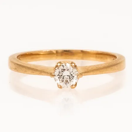Ring Guldfynd med en briljantslipad diamant 0,25ct W(H)/si stl:16½ bredd 1,7-4,5mm, visst slitage på sidan av fattning, 18K 2,8g.