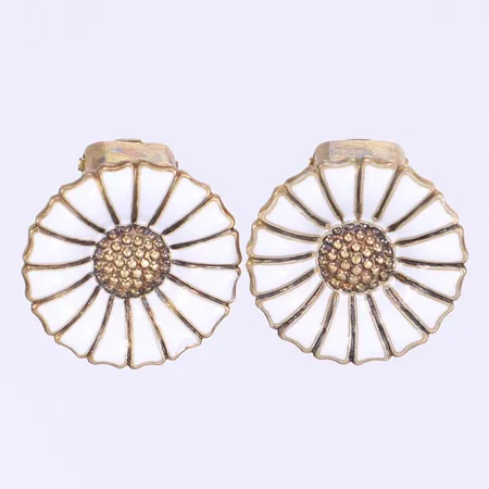 Ett par örhängen "Daisy" Anton Michelsen Danmark clips Ø18mm förgyllt silver och emalj 925/1000 Vikt: 7,2 g