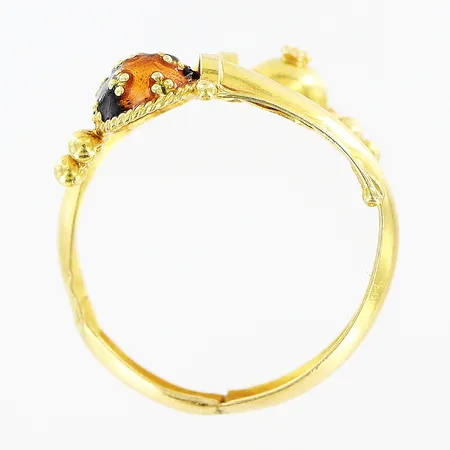 Ring med emalj stl:15, bredd skena 3,5mm, skevheter, storleksändrad, 18K Vikt: 1,8 g