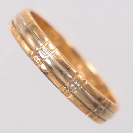 Ring tvåfärgad stl. 19, gravyr, 18K Vikt: 3,7 g