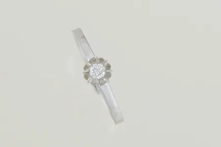 Ring med diamant 0,10ct stl:18, 18K Vikt: 2,2 g