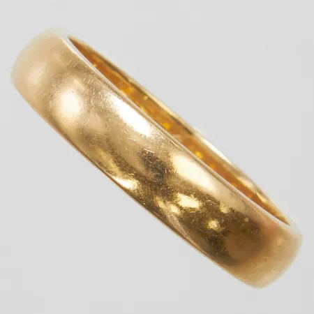 Ring slät stl:19½, bredd: 4,7mm, personlig gravyr, repig, 18K Vikt: 7,4 g