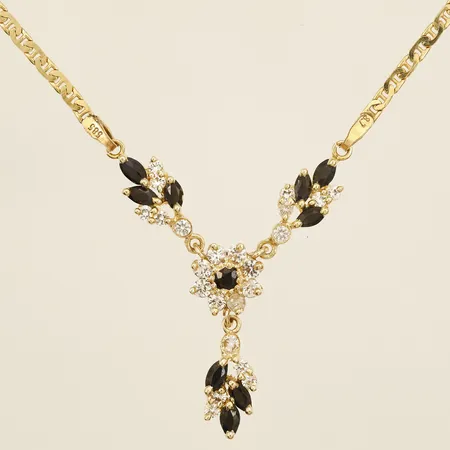 Collier Marina längd 41,5cm bredd 2,2mm integrerat hänge med vita och svarta stenar längd 26,2mm bredd 38,6mm 14K Vikt: 8,4 g