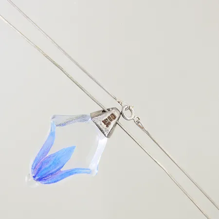Kedja längd 45cm med glashänge 43x26,5mm, ojämnheter på kedja silver 925/1000 Bruttovikt: 14,4g Vikt: 14,4 g