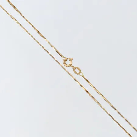 Kedja Venezia längd 52,5cm bredd 0,8mm 18K. Vikt: 2,6 g