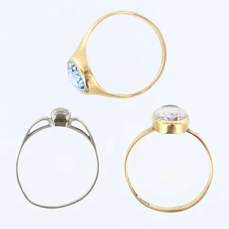 3 ringar, stenar, skev, gravyr, 18K Vikt: 7,2 g