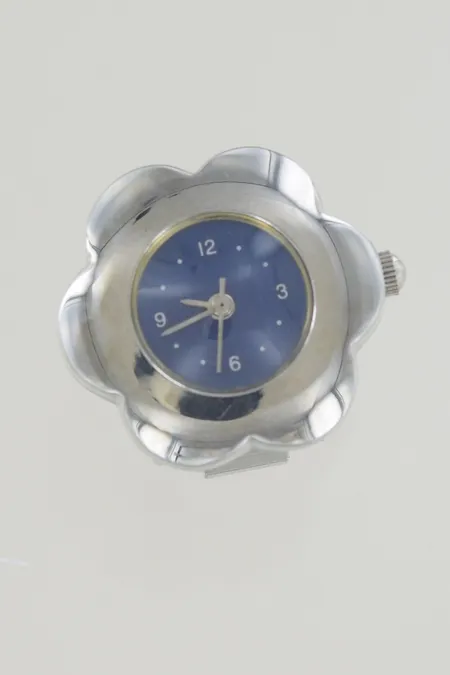 Damur fingerklocka diam 24 mm. Behov av nytt batteri