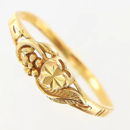 Ring stl:17 bredd 1,5-5mm, skev skena 21K.  Vikt: 1,3 g