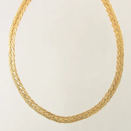 Collier flätad halvstelt Guldfynd AB längd 43cm bredd 6,8mm skev förgyllt silver 925/1000 Vikt: 23,9 g