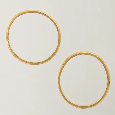 2 ringar skeva gravyr 23K Vikt: 8,1 g