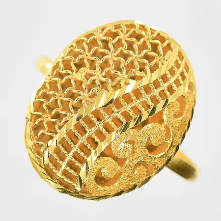 Ring filigran med justerbar skena stl:18½, bredd 2-18mm, 21K. Vikt: 2,8 g