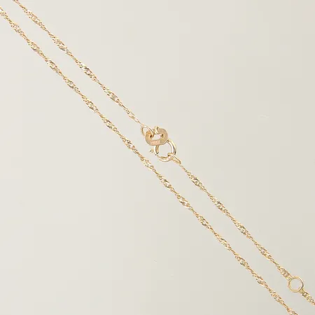 Kedja Singapore GHA längd 43-46cm bredd 0,5mm defekta länkbitar vid lås 18K Vikt: 1,3 g